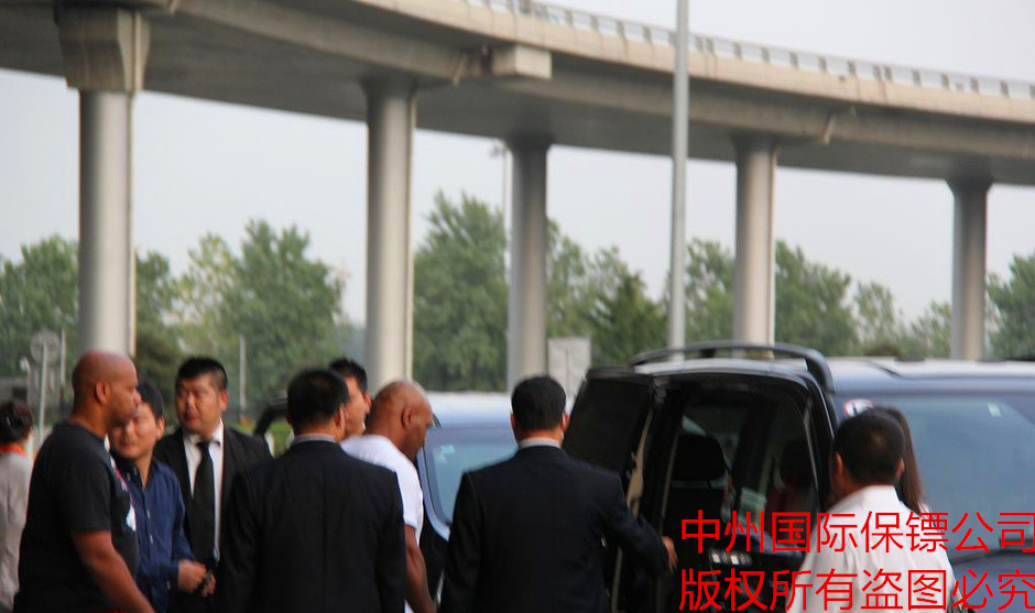 護(hù)駕泰森4.JPG